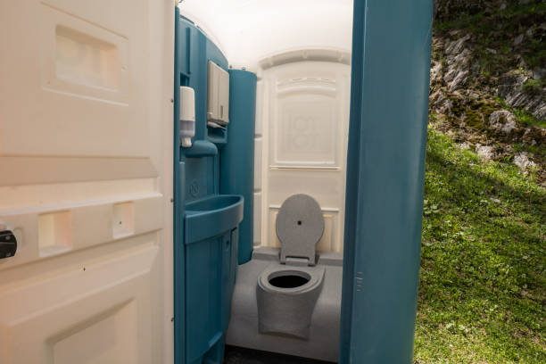 Best Porta potty rental near me  in South Roxana, IL